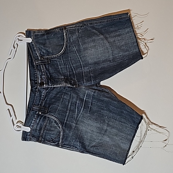 Wrangler Floyd Men’s Denim Jorts Size 34 Blue Cutoff Bermuda Shorts Raw Hem - Picture 1 of 10